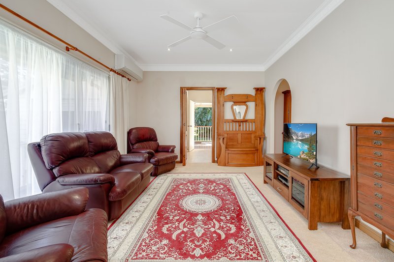 Photo - 10 Magnolia Ave , Davistown NSW 2251 - Image 2