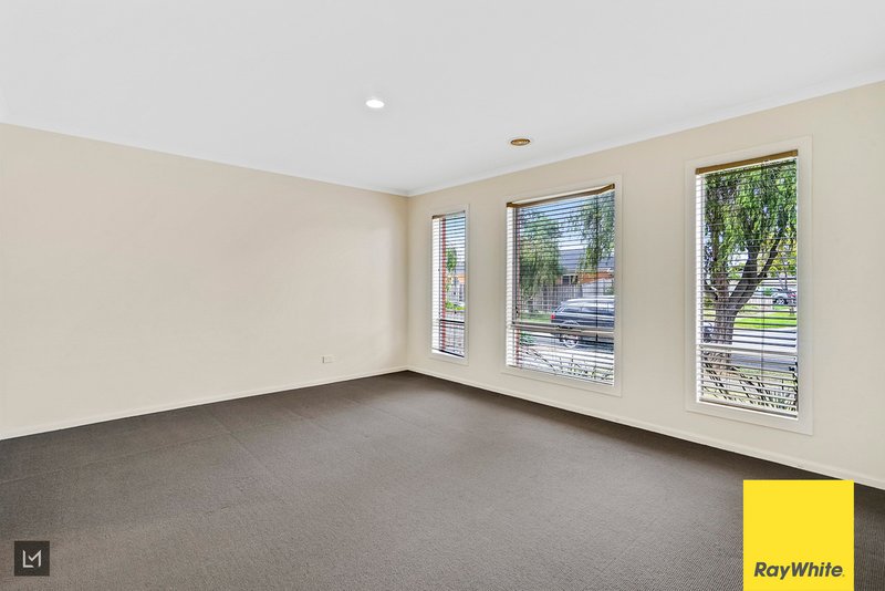 Photo - 10 Mahogany Drive, Point Cook VIC 3030 - Image 5