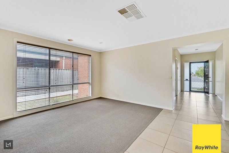 Photo - 10 Mahogany Drive, Point Cook VIC 3030 - Image 17