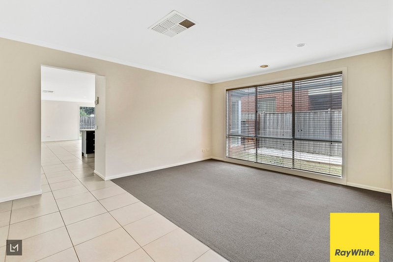 Photo - 10 Mahogany Drive, Point Cook VIC 3030 - Image 18