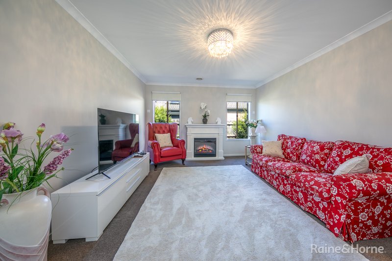 Photo - 10 Maiden Drive, Sunbury VIC 3429 - Image 5