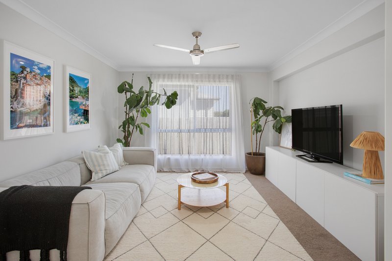 Photo - 10 Majella Close, Peregian Springs QLD 4573 - Image 3