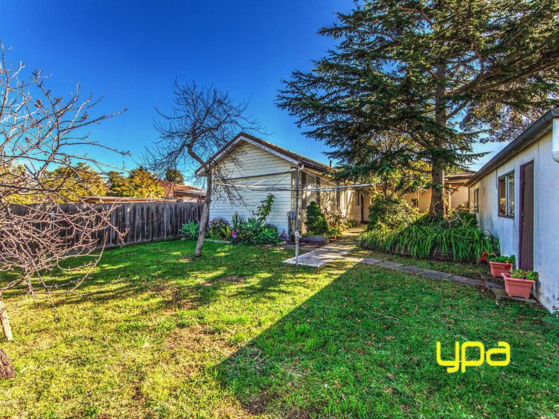 Photo - 10 Manfred Avenue, St Albans VIC 3021 - Image 10