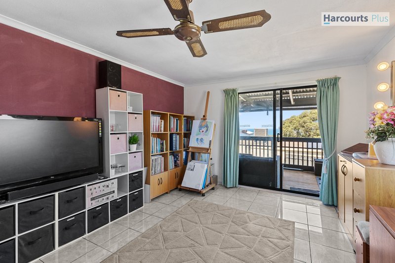 Photo - 10 Manoora Drive, Hallett Cove SA 5158 - Image 15