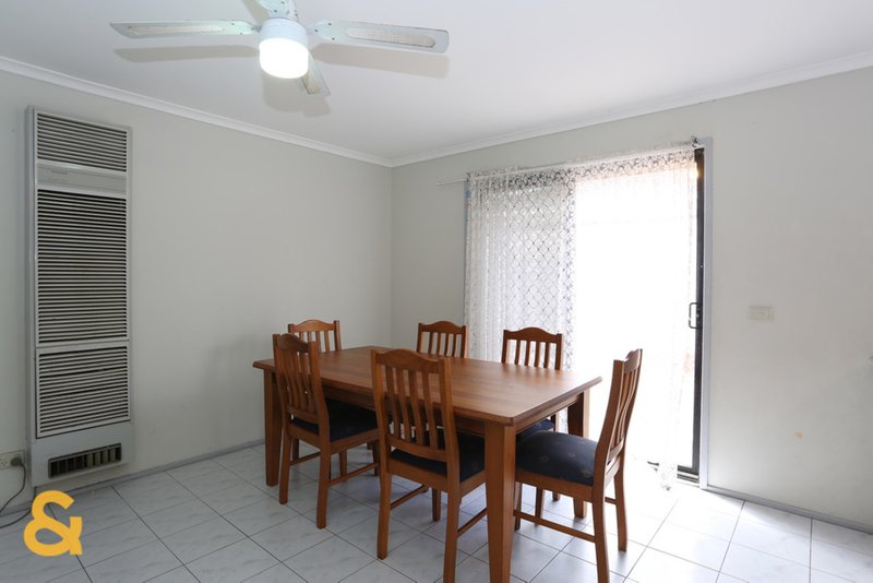 Photo - 10 Manton Place, Roxburgh Park VIC 3064 - Image 5