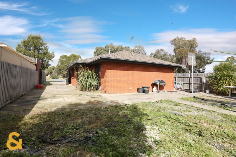 Photo - 10 Manton Place, Roxburgh Park VIC 3064 - Image 10