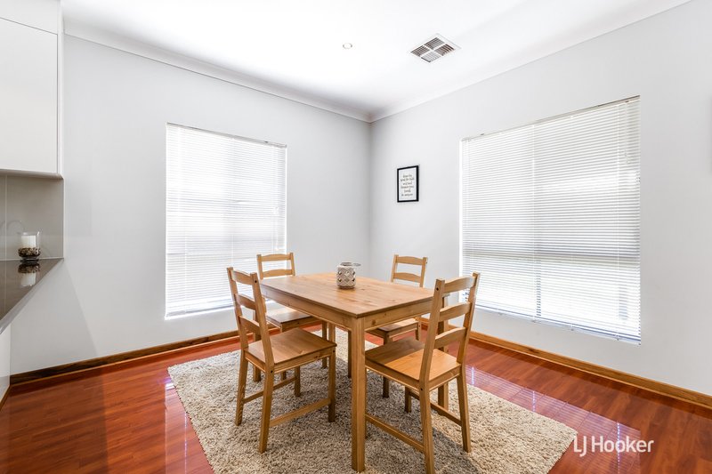 Photo - 10 Maple Leaf Court, Munno Para West SA 5115 - Image 7