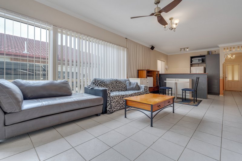 Photo - 10 Maple Place, Craigieburn VIC 3064 - Image 3