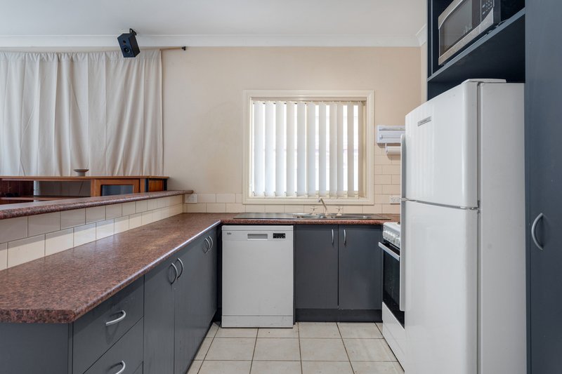 Photo - 10 Maple Place, Craigieburn VIC 3064 - Image 4