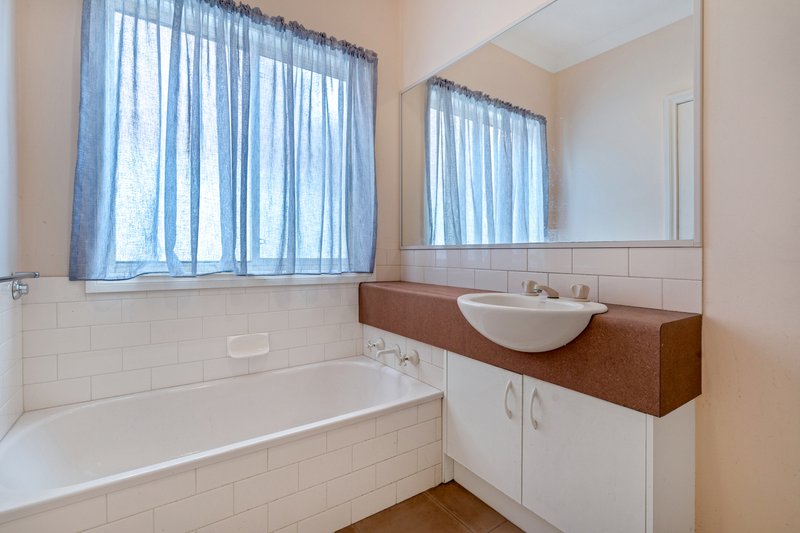 Photo - 10 Maple Place, Craigieburn VIC 3064 - Image 9