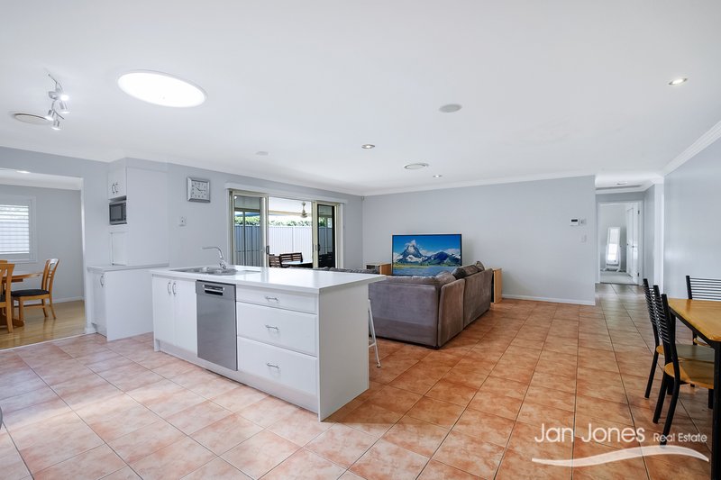 Photo - 10 Mariner Court, Newport QLD 4020 - Image 5