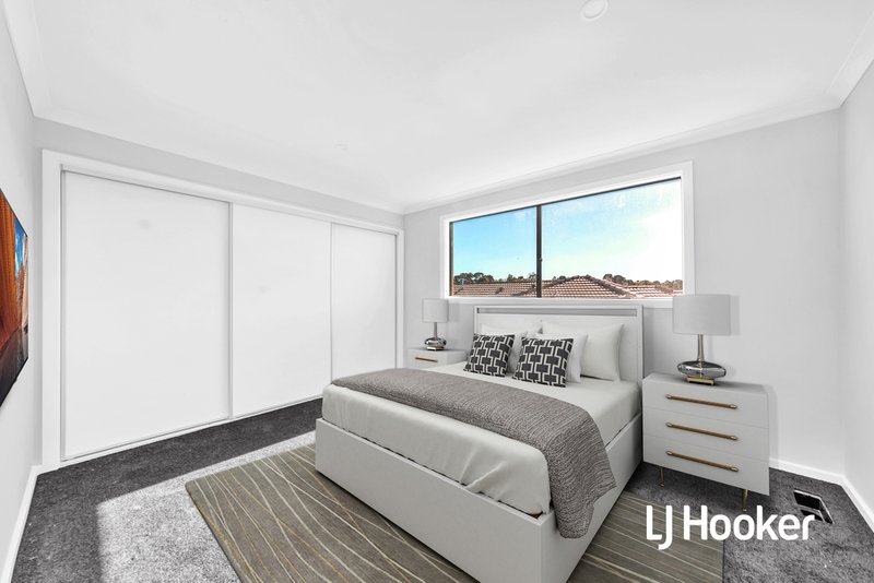 Photo - 10 Maserati Way, Cranbourne East VIC 3977 - Image 9