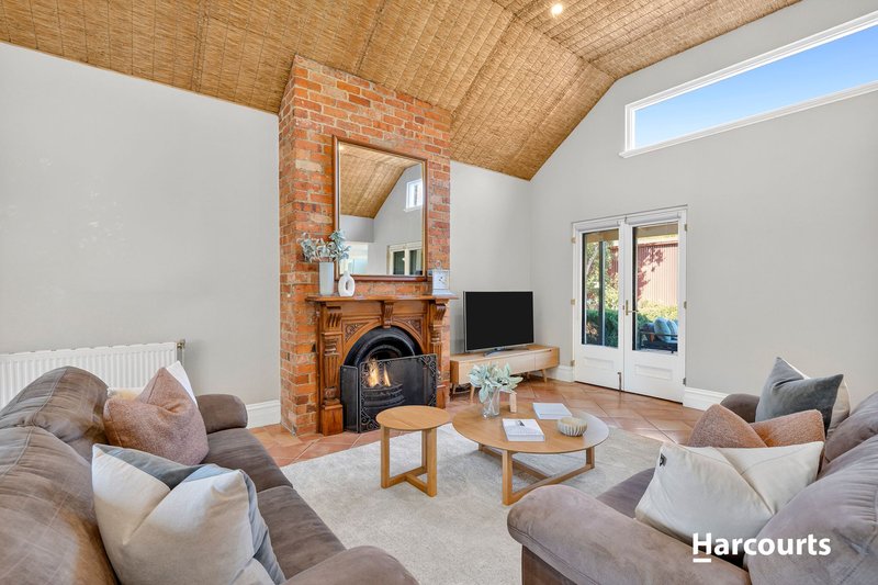 Photo - 10 Matheson Road, Forest Hill VIC 3131 - Image 3