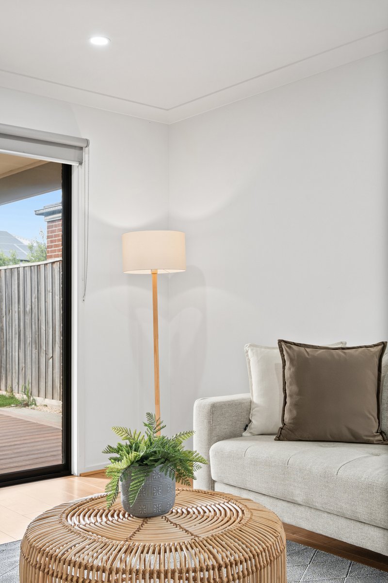 Photo - 10 Maverick Crescent, Clyde North VIC 3978 - Image 7
