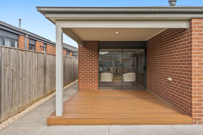 Photo - 10 Maverick Crescent, Clyde North VIC 3978 - Image 19