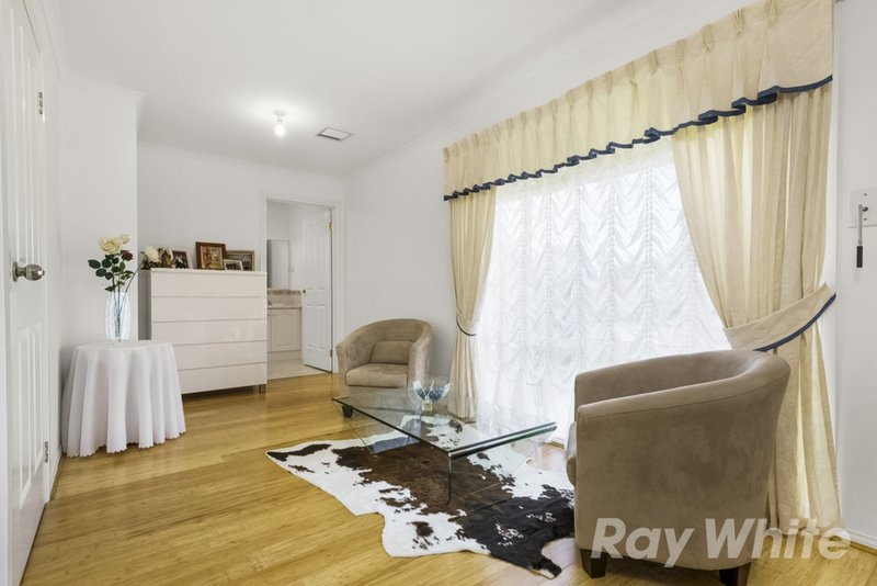 Photo - 10 Mayfair Close, Mulgrave VIC 3170 - Image 4