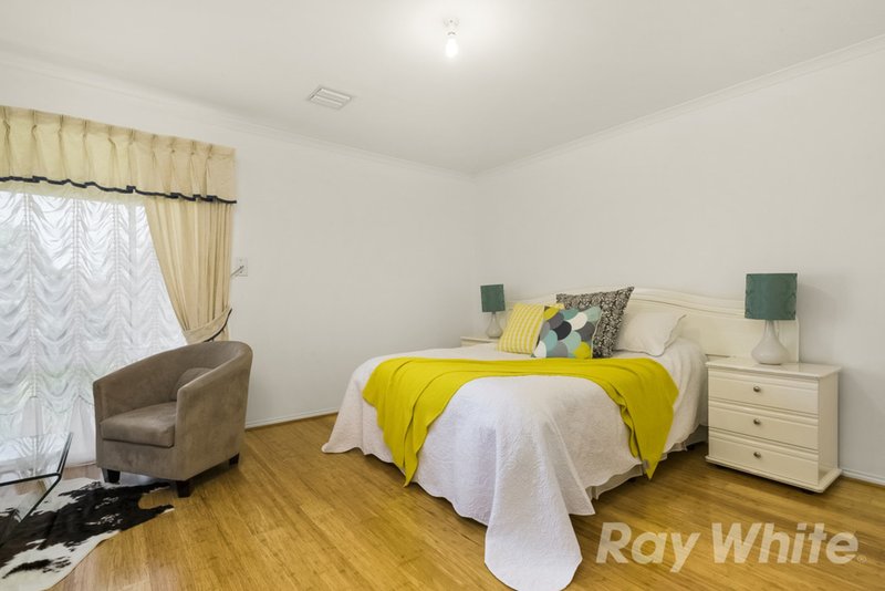 Photo - 10 Mayfair Close, Mulgrave VIC 3170 - Image 5