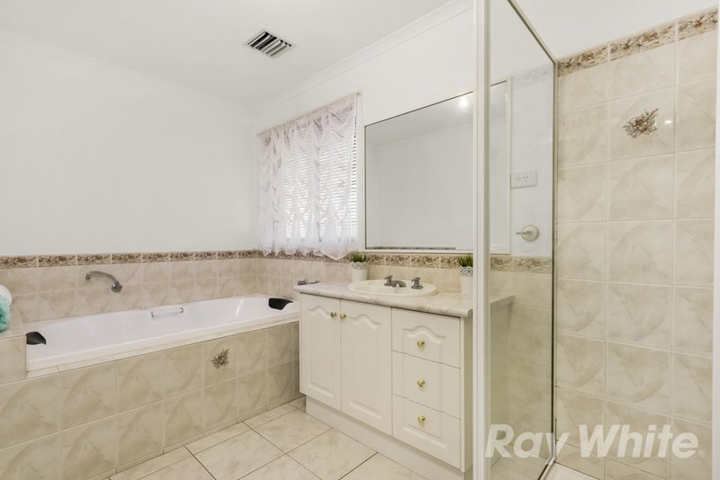 Photo - 10 Mayfair Close, Mulgrave VIC 3170 - Image 6