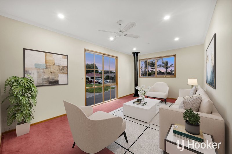 Photo - 10 Mayruck Rise, Hampton Park VIC 3976 - Image 13