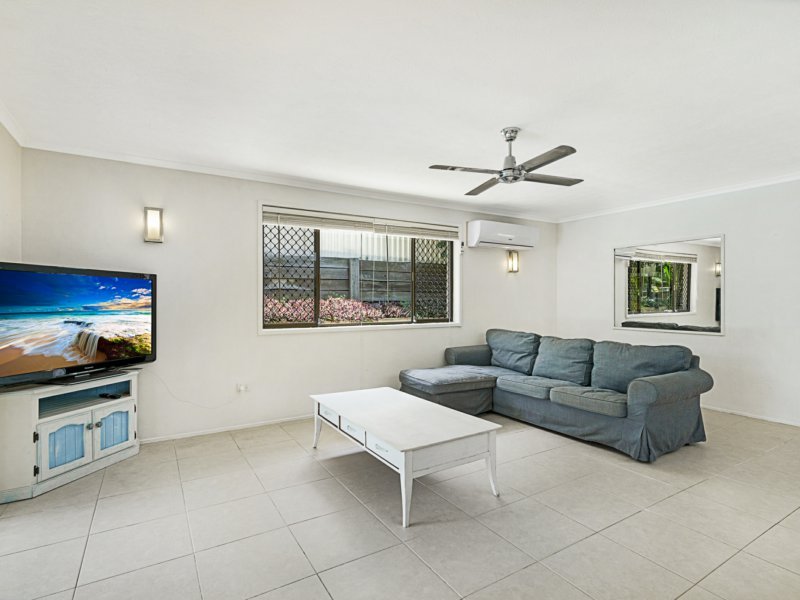 Photo - 10 Mctaggart Place, Carrara QLD 4211 - Image 3