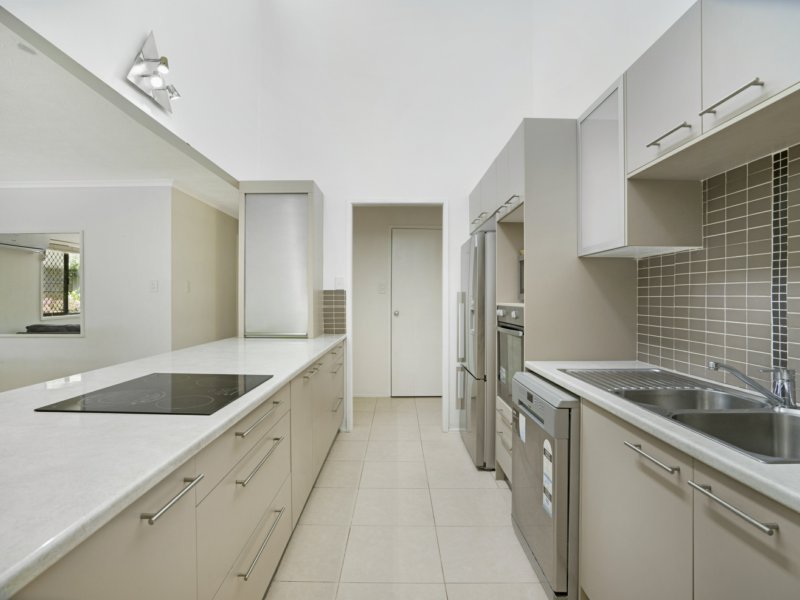 Photo - 10 Mctaggart Place, Carrara QLD 4211 - Image 5