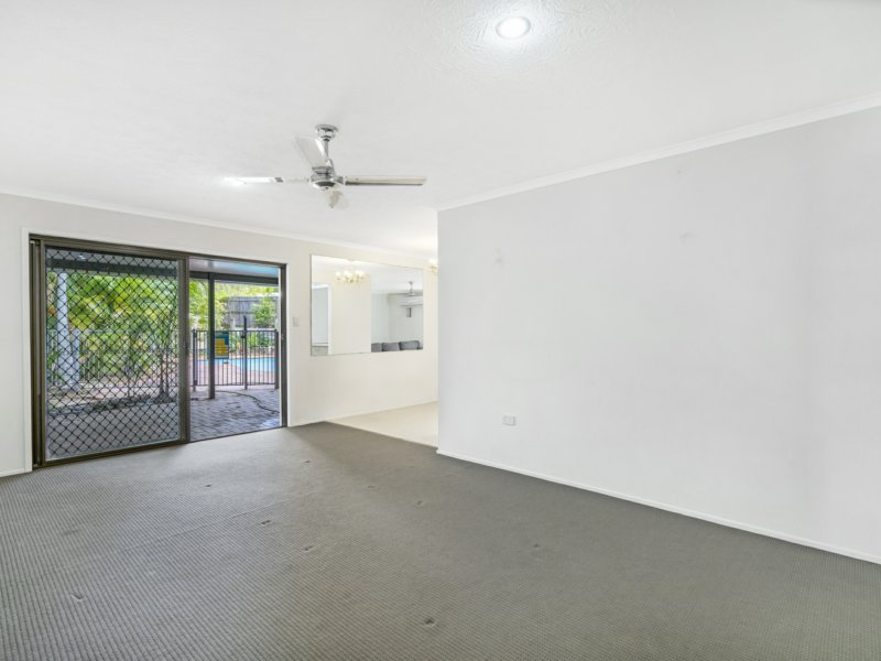 Photo - 10 Mctaggart Place, Carrara QLD 4211 - Image 12