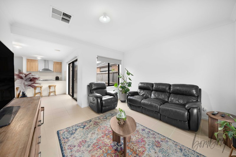 Photo - 10 Median Grange, Donnybrook VIC 3064 - Image 2