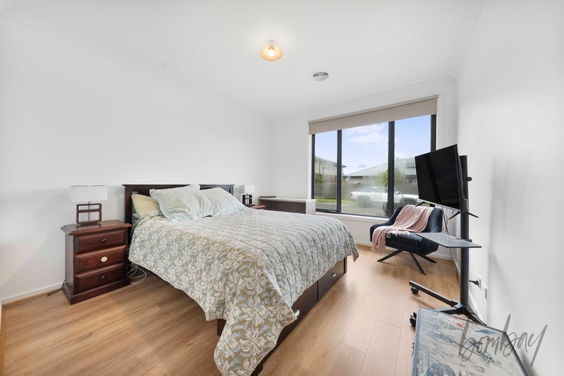 Photo - 10 Median Grange, Donnybrook VIC 3064 - Image 4