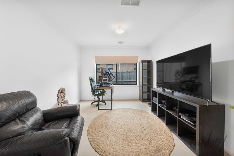 Photo - 10 Median Grange, Donnybrook VIC 3064 - Image 6