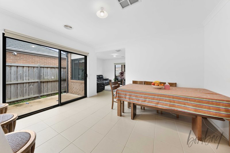 Photo - 10 Median Grange, Donnybrook VIC 3064 - Image 8