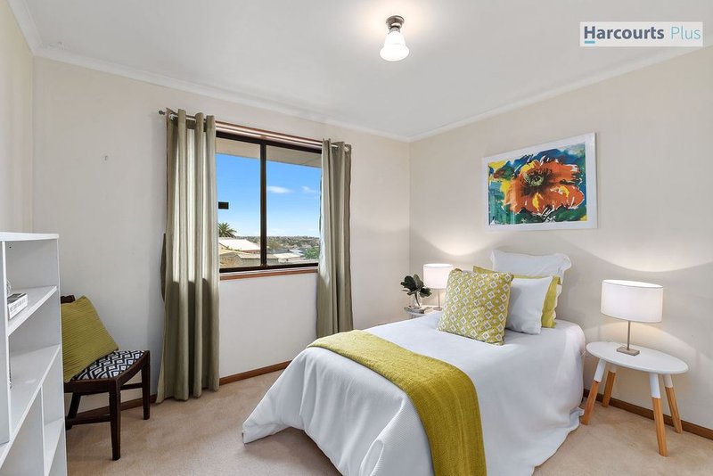 Photo - 10 Mema Court, Hallett Cove SA 5158 - Image 13