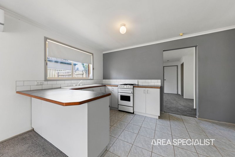 Photo - 10 Meredith Close, Narre Warren South VIC 3805 - Image 4