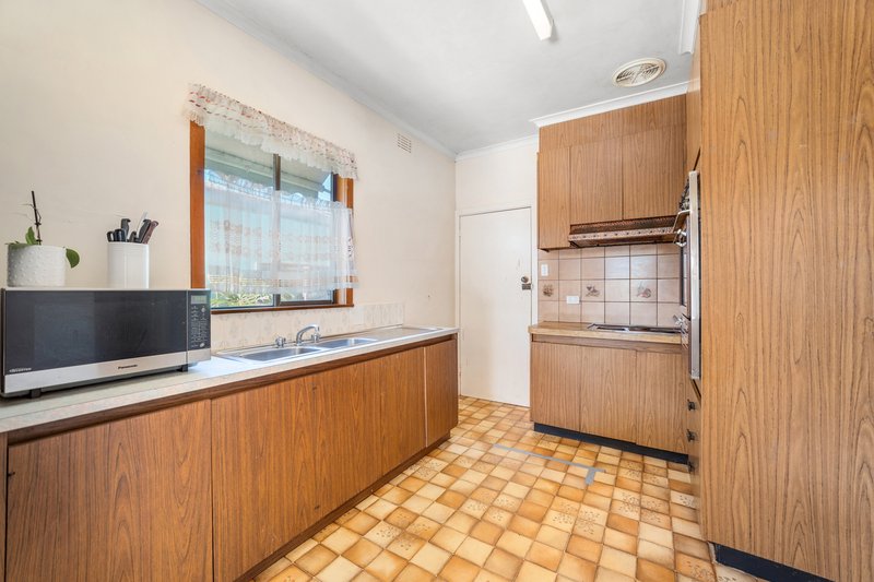 Photo - 10 Mernda Avenue, Cheltenham VIC 3192 - Image 5