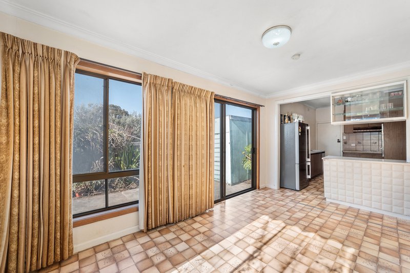 Photo - 10 Mernda Avenue, Cheltenham VIC 3192 - Image 7