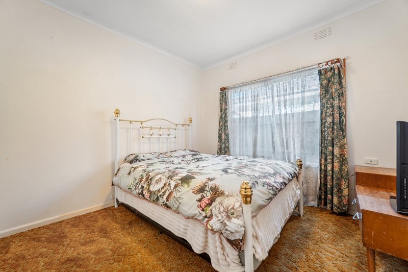 Photo - 10 Mernda Avenue, Cheltenham VIC 3192 - Image 8