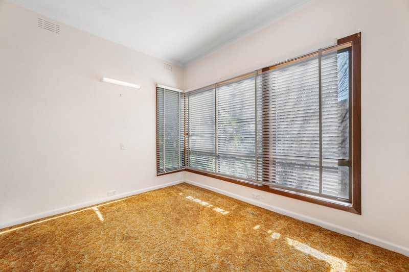 Photo - 10 Mernda Avenue, Cheltenham VIC 3192 - Image 10