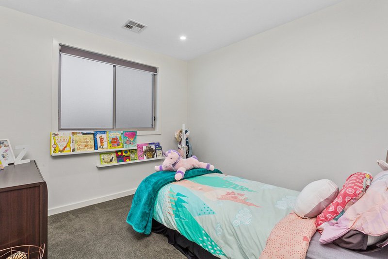 Photo - 10 Meroula Street, Casey ACT 2913 - Image 21