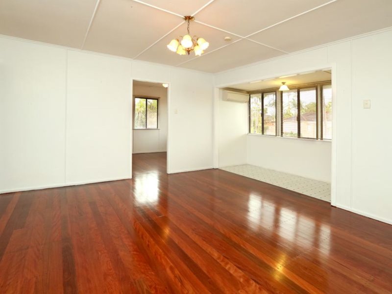 Photo - 10 Meyrick Street, Cannon Hill QLD 4170 - Image 2