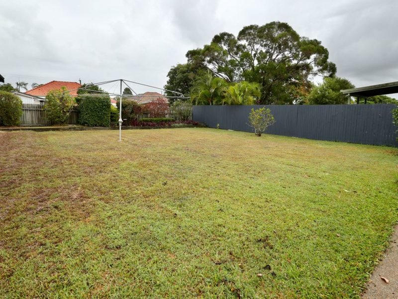 Photo - 10 Meyrick Street, Cannon Hill QLD 4170 - Image 10