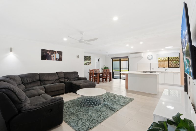 Photo - 10 Michelle Drive, Point Vernon QLD 4655 - Image 7