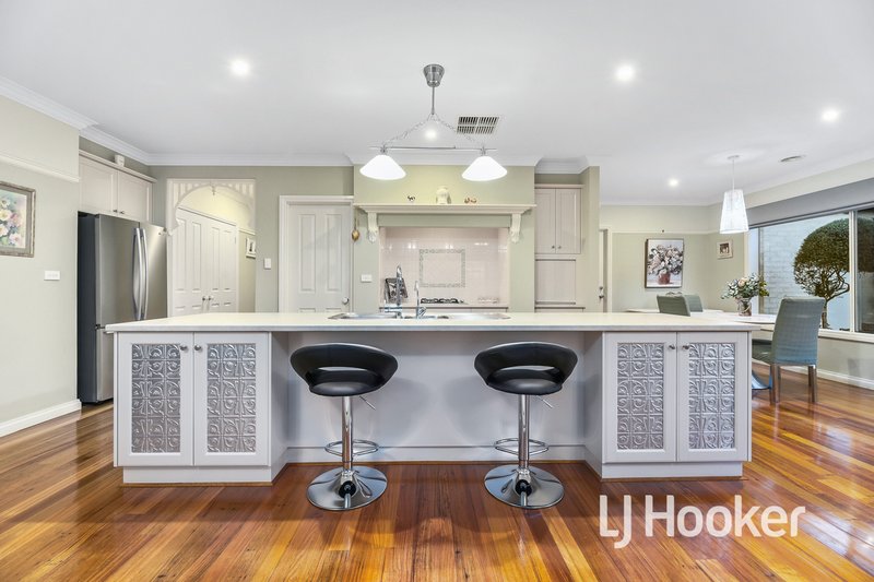 Photo - 10 Michigan Grange, Pakenham VIC 3810 - Image 4