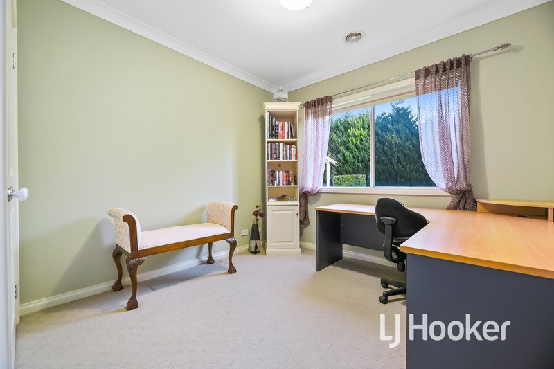 Photo - 10 Michigan Grange, Pakenham VIC 3810 - Image 9