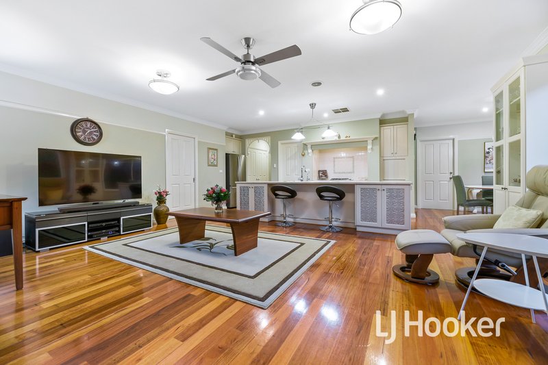 Photo - 10 Michigan Grange, Pakenham VIC 3810 - Image 3