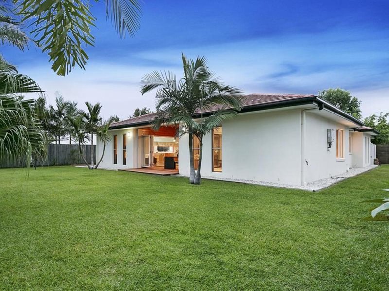 Photo - 10 Mickelson Street, North Lakes QLD 4509 - Image 20