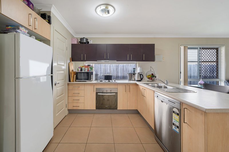 Photo - 10 Miers Crescent, Murrumba Downs QLD 4503 - Image 3