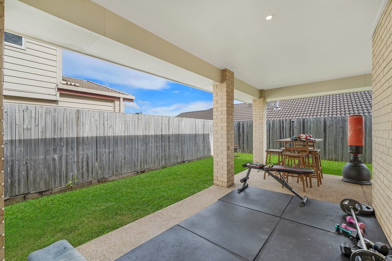 Photo - 10 Miers Crescent, Murrumba Downs QLD 4503 - Image 7