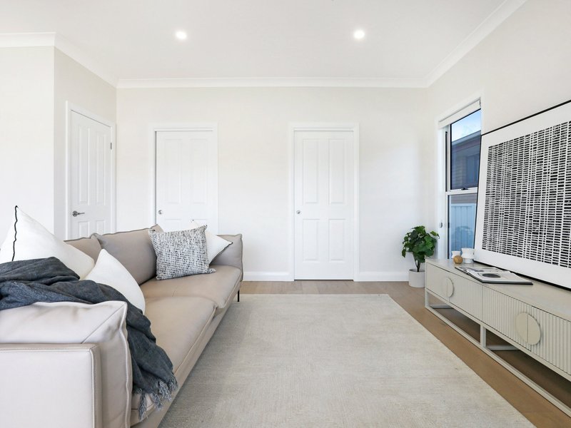 Photo - 10 Miller Street, Oak Flats NSW 2529 - Image 4