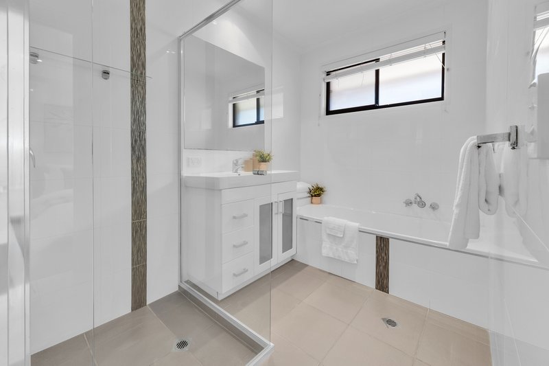 Photo - 10 Mingaletta Drive, Ashmore QLD 4214 - Image 19