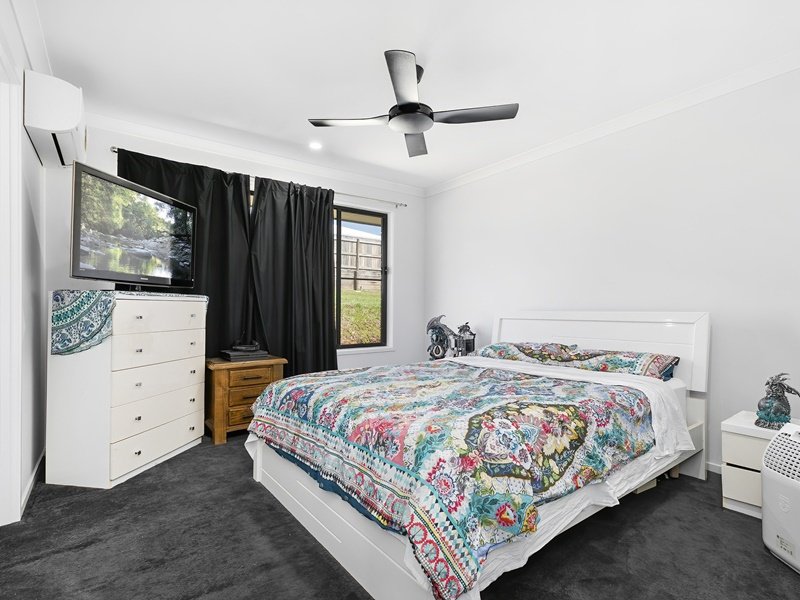 Photo - 10 Ministerial Ct , Jones Hill QLD 4570 - Image 12