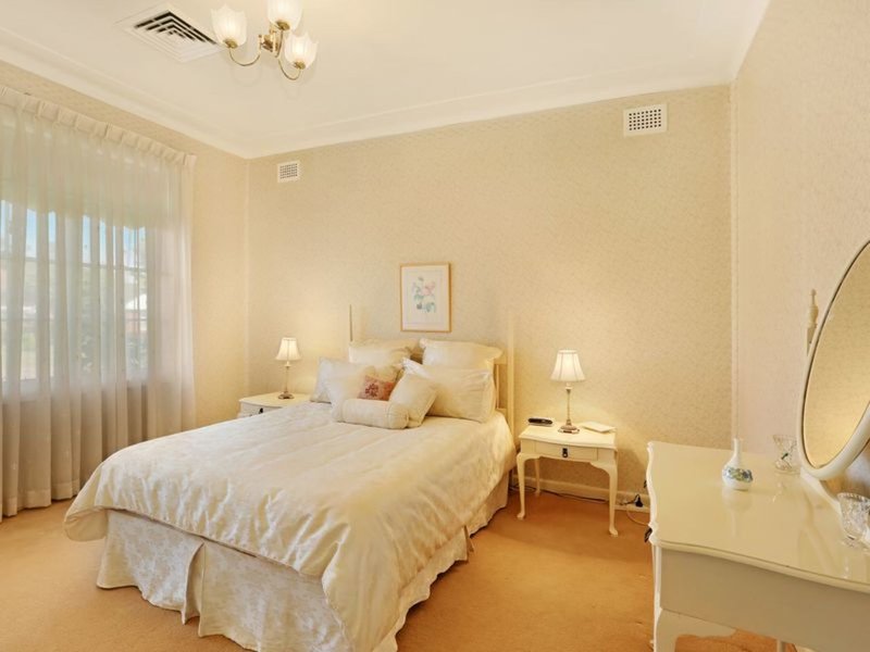 Photo - 10 Moller Avenue, Birrong NSW 2143 - Image 5